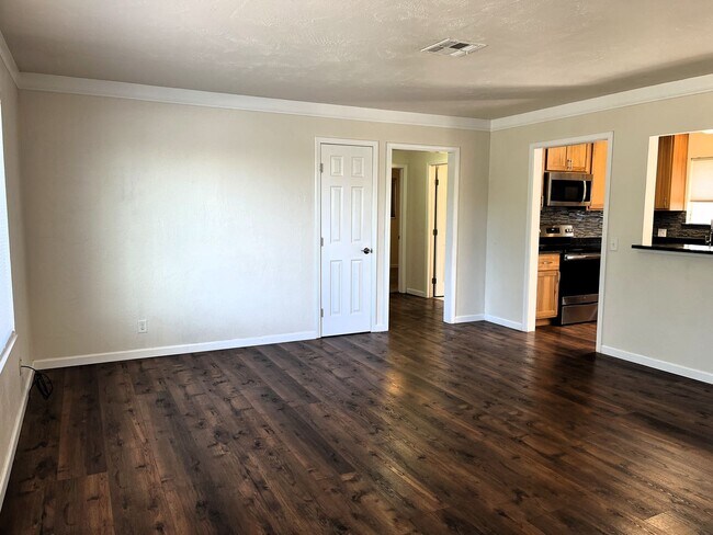 Building Photo - 2404-2406 7th [PRM: Henry] (2)