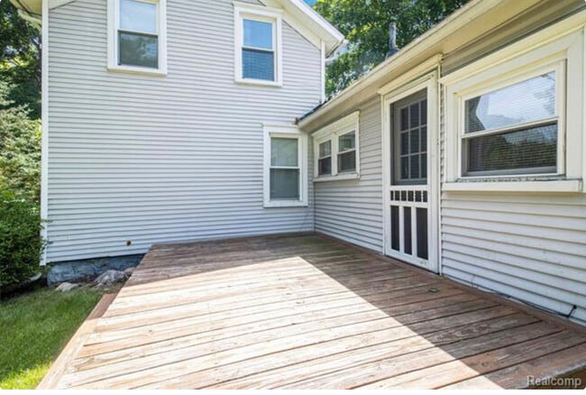 Building Photo - 388 Hillsdale St