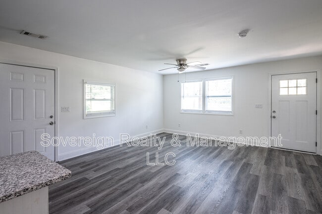 Building Photo - 3366 Delmar Ln NW