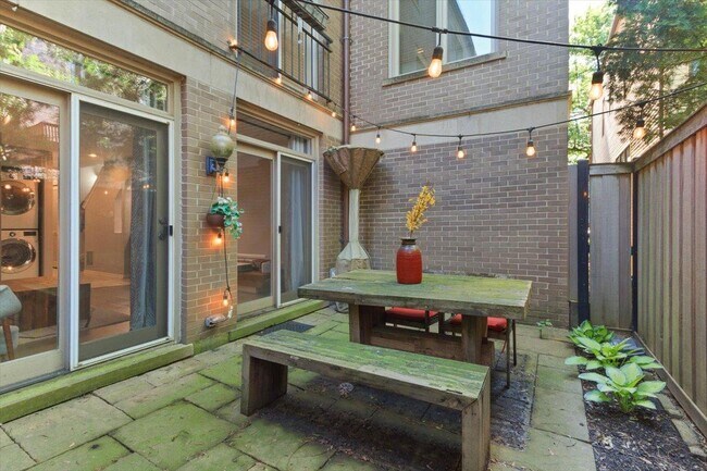 Building Photo - 2 bedroom in Chicago IL 60614
