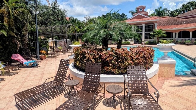 Building Photo - ANNUAL UNFURNISHED GROUND FLOOR CONDO 3 BE...