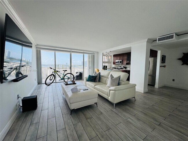 Building Photo - 18031 Biscayne Blvd