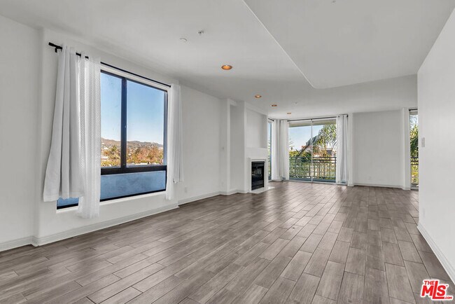 Building Photo - 131 Croft Ave