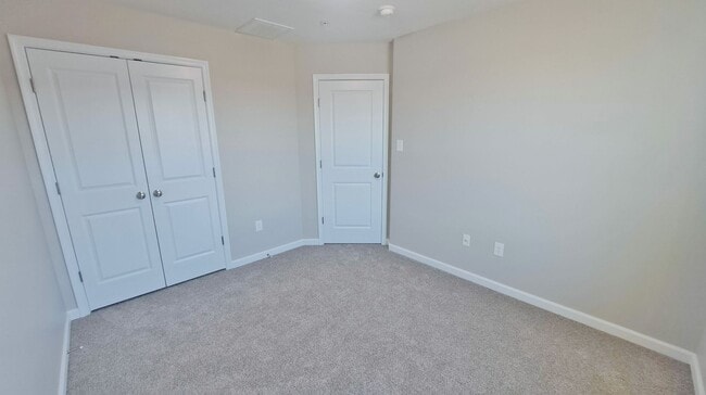 Building Photo - 3 Bed / 3-1/2 Bath Single Family Townhome