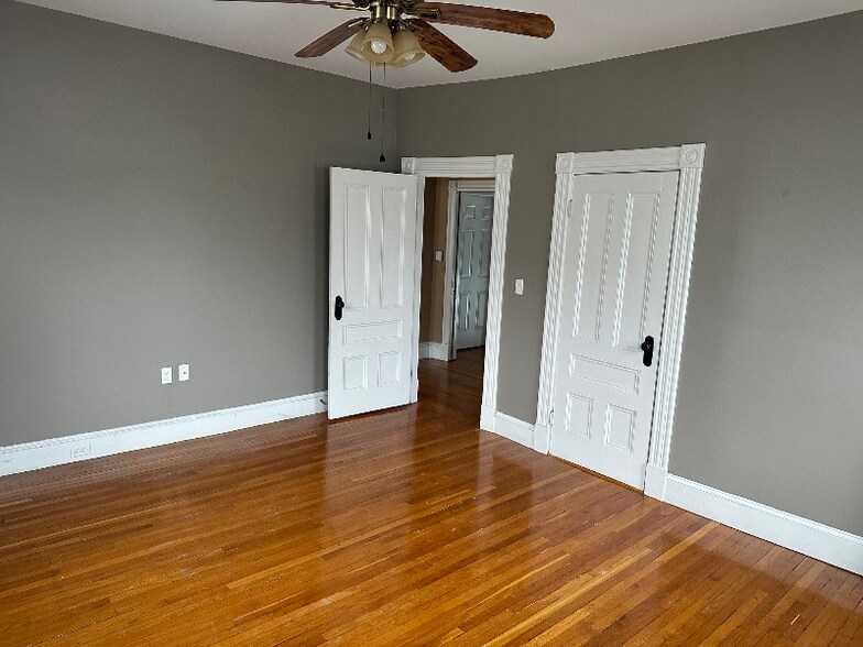 Building Photo - 225 Gibson St