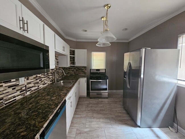 Building Photo - Newly updates 2 bedroom 1 bath for rent in...