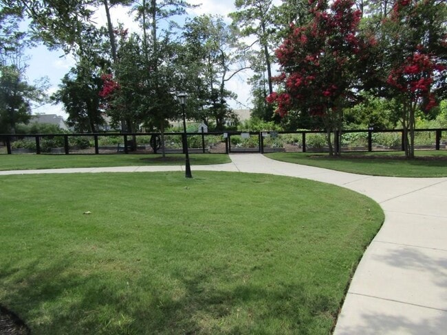 Building Photo - 2165 Ainsley Dr
