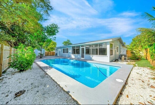 Building Photo - 6812 Rio Pinar