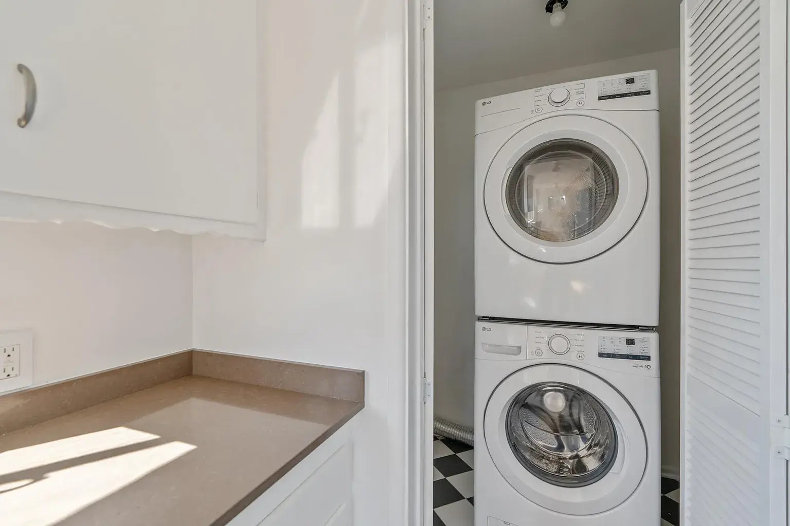 Building Photo - 2001 N Alvarado St