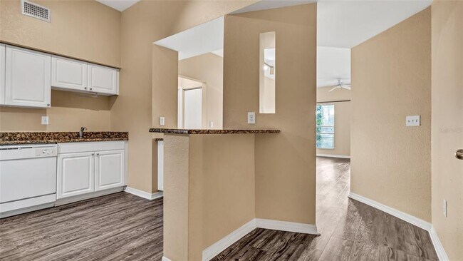 Building Photo - 410 S Armenia Ave