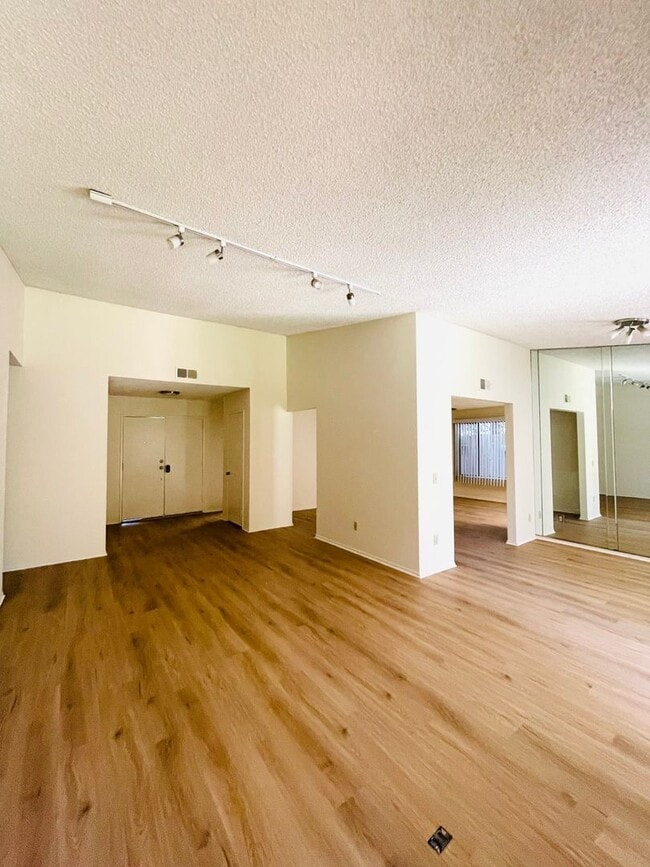 Building Photo - charming 3-bedroom, 2-bathroom home nestle...