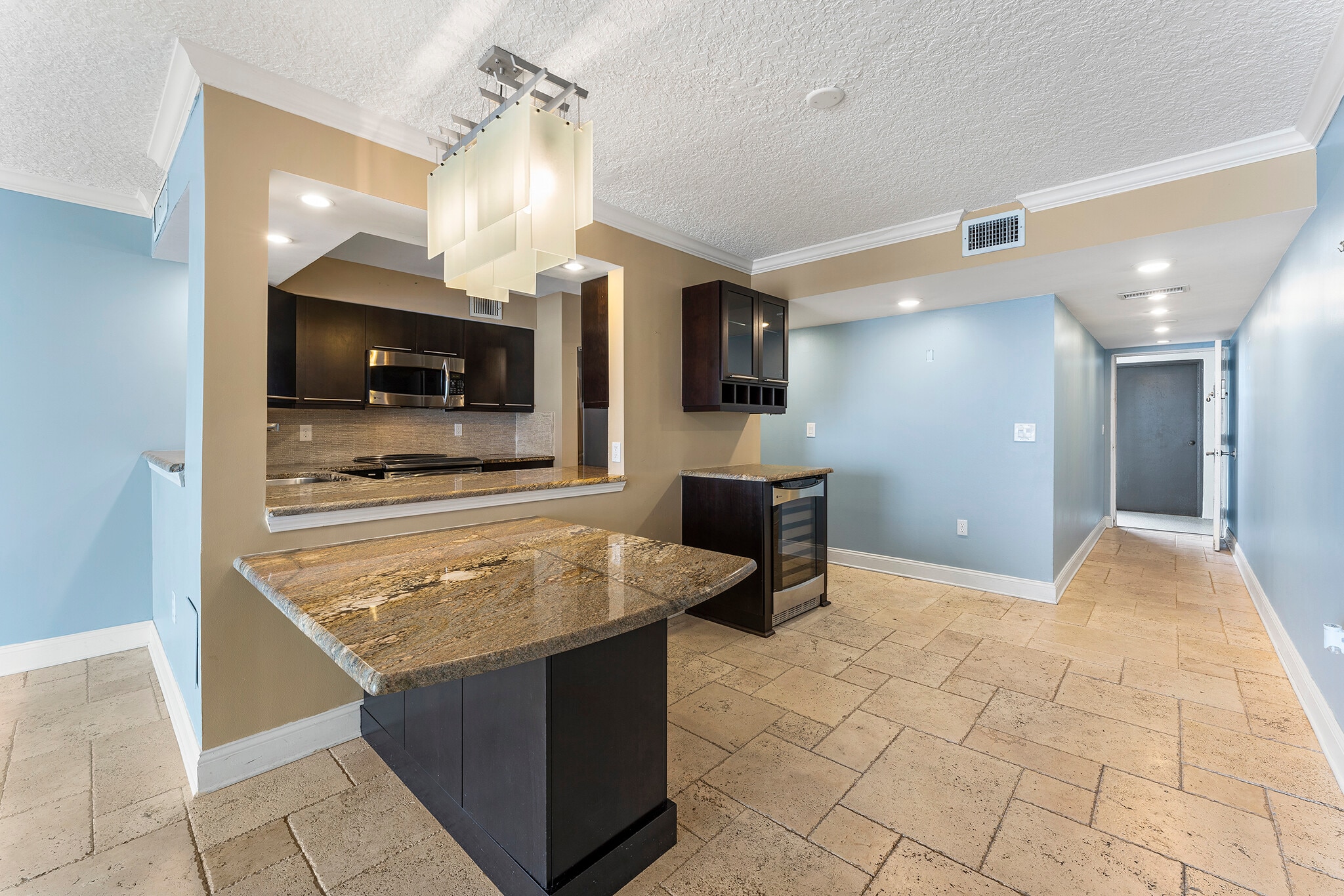 Building Photo - 2200 Ocean Dr S