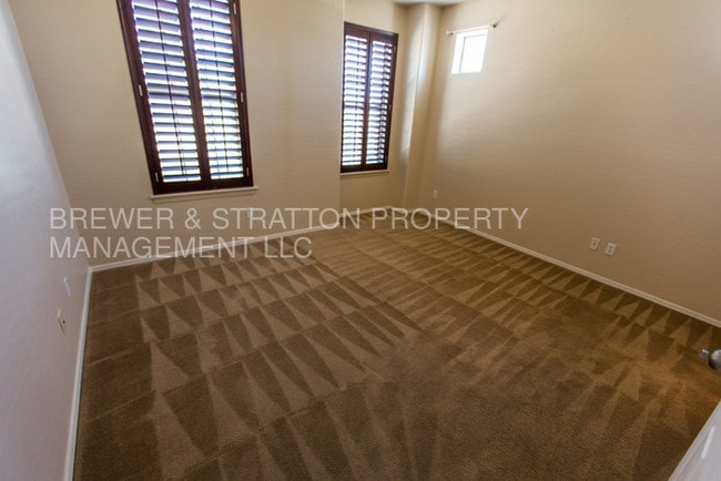 Building Photo - 6710 E University Dr