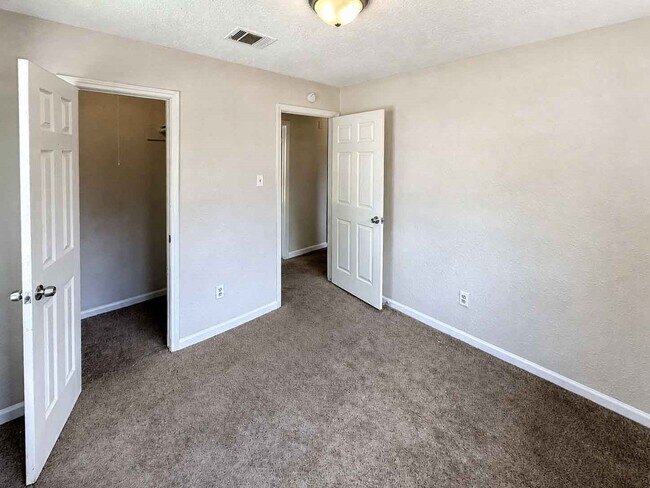 Building Photo - 8710 Parkway Forest Dr