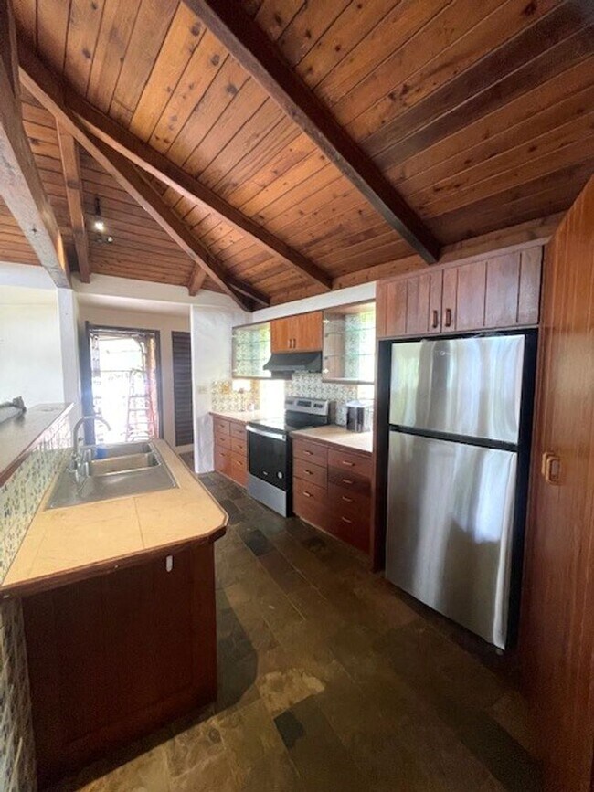 Building Photo - Gorgeous 2 Bedroom / 1 Bath in Waikane