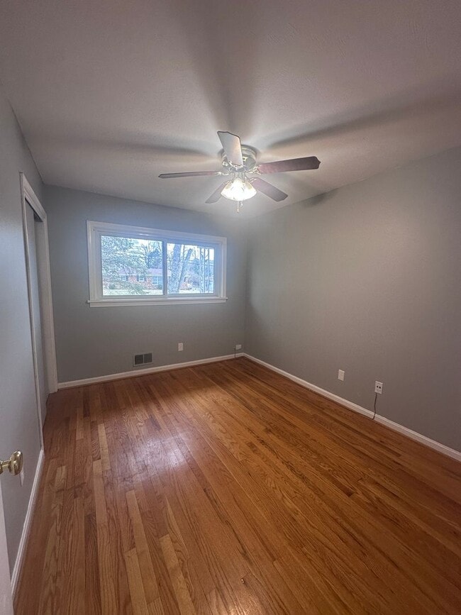 Building Photo - 3 bed, 2 full bath House in 40218 - $2,200/month