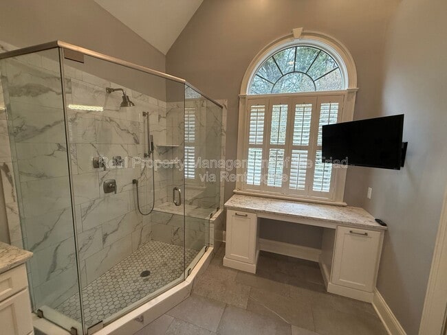 Building Photo - 2528 N Beech Ln