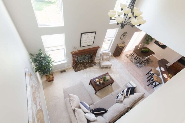 Building Photo - 8947 Hilltop Manor Dr