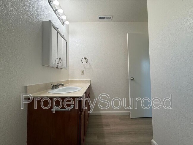 Building Photo - 1462 Snyder St