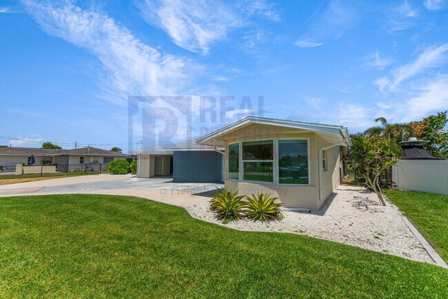 Building Photo - 411 Pine Tree Terrace