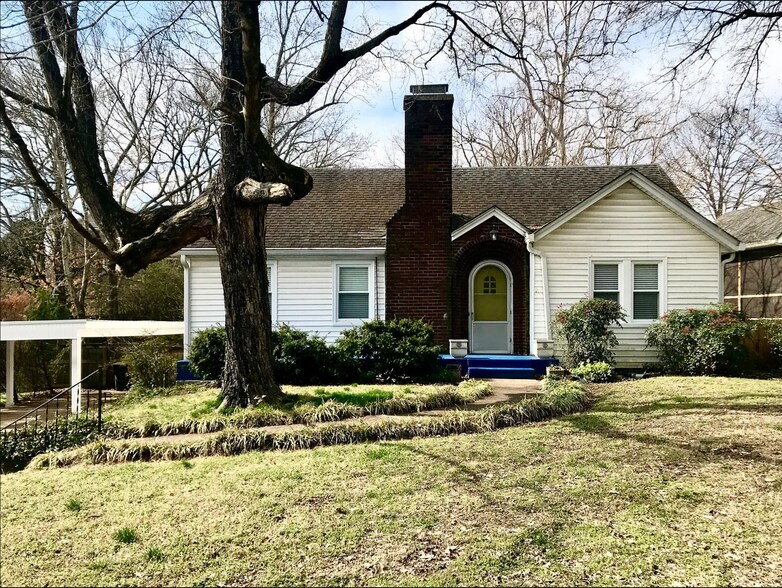 Building Photo - 1520 Riverside Dr