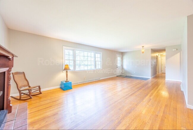 Building Photo - 43 Evergreen Rd