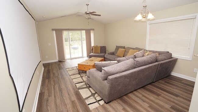 Building Photo - 412 Ridgeway Dr