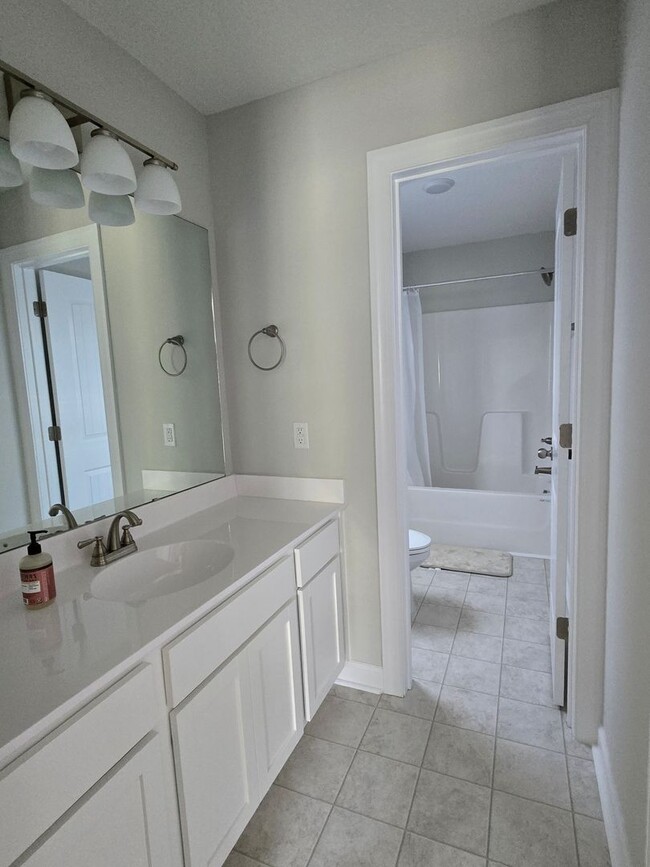 Building Photo - 309 Samuel Run Dr