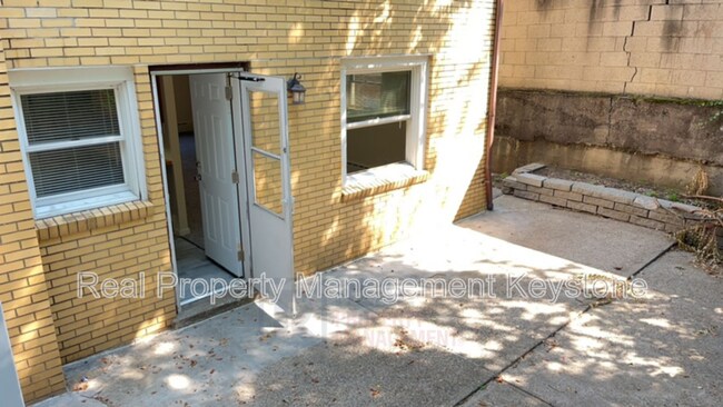 Building Photo - 305 Greenlee Rd