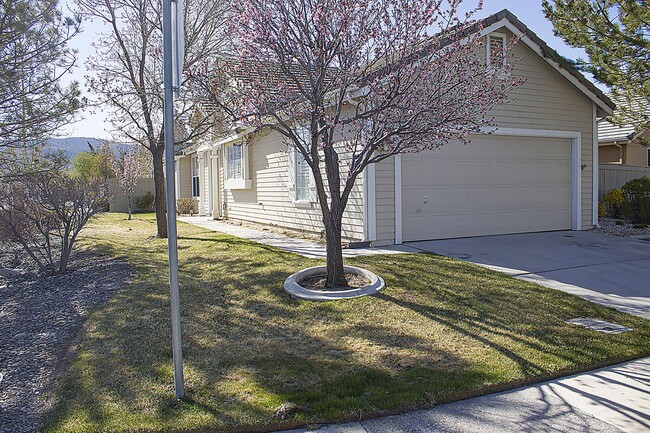 Building Photo - 55+ gated community of Miners Village in Double Diamond.