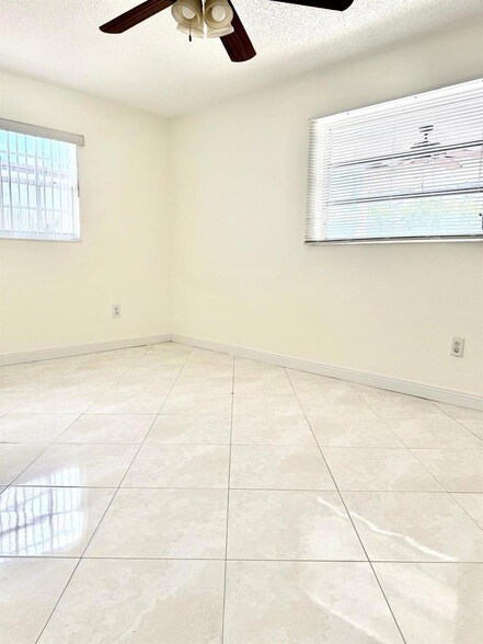 Building Photo - 2594 West End Rd