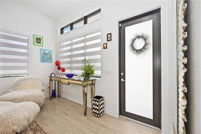 Building Photo - 7520 N Coolidge Ave