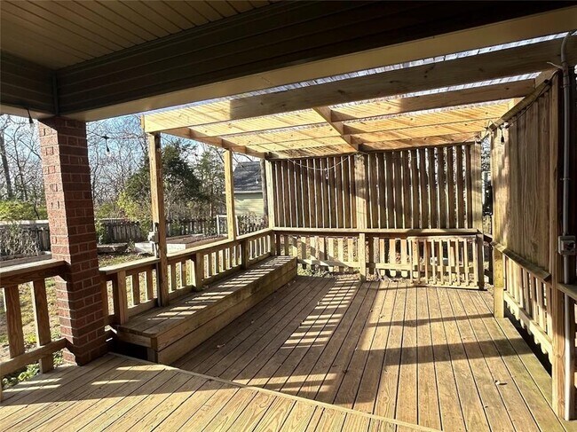 Building Photo - 3164 Katherine Ave