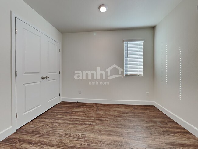 Building Photo - 300 Palazza Reserve Pl