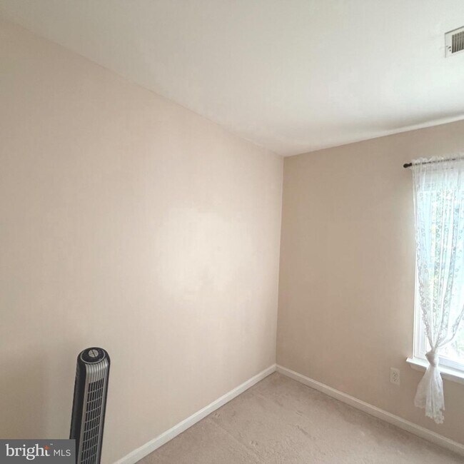 Building Photo - 43100 Sherbrooke Terrace