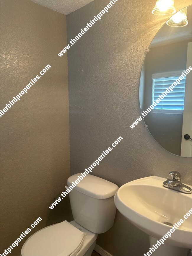 Building Photo - $500 off first months rent!! Gated communi...