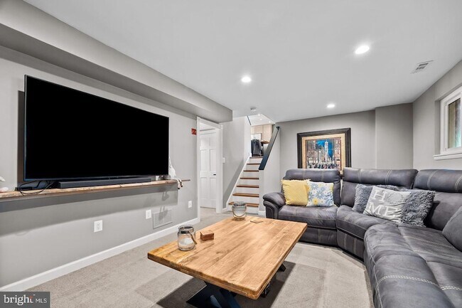 Building Photo - 6 Hounds Hollow Ct