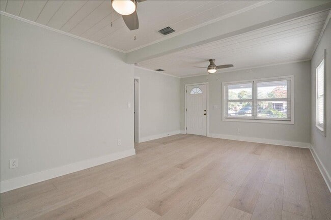 Building Photo - 320 NW 6th Ave