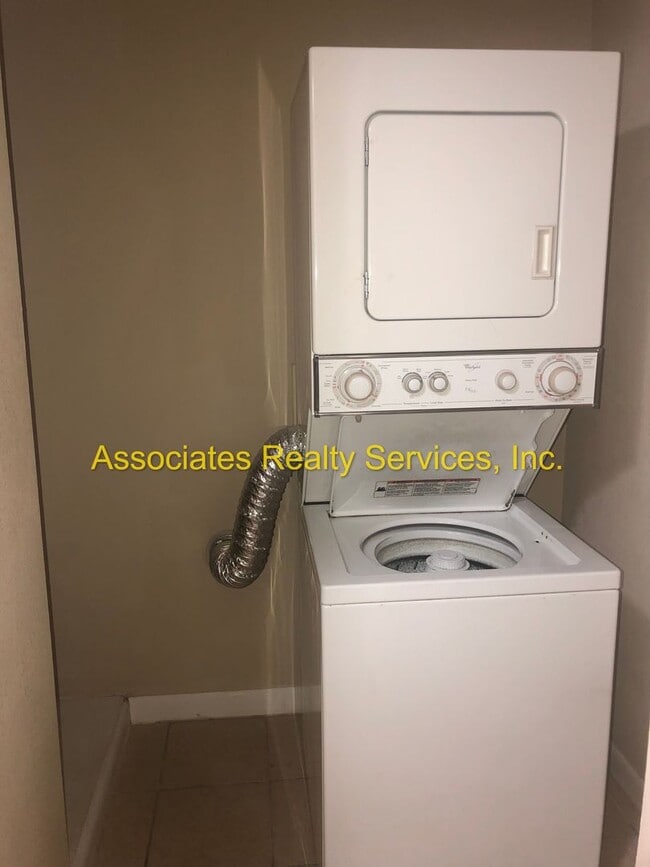 Building Photo - Cute 1bed/1 bath in Hawthorne Reserve w/ POOL!!!