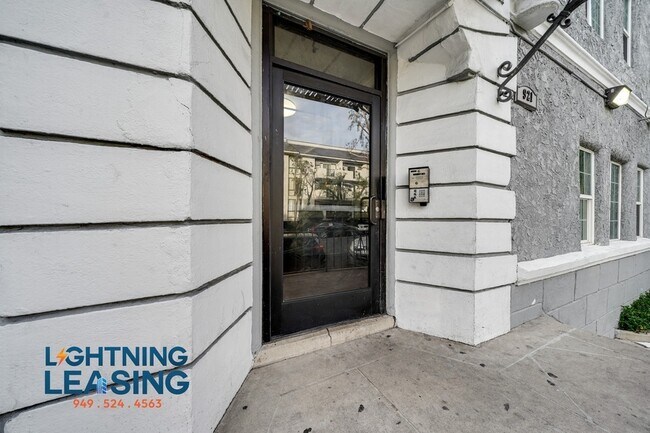 Building Photo - 923 S Bonnie Brae St