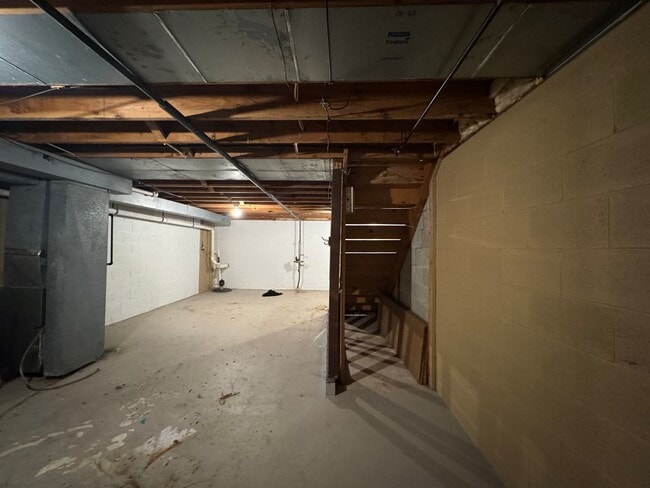 Building Photo - Your new Townhouse Awaits! 3 Bed / 1.5 Bat...