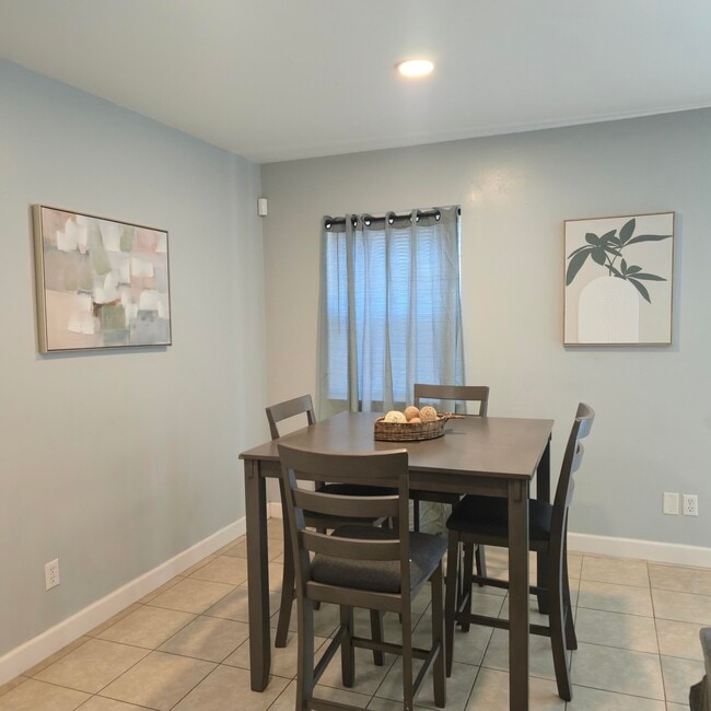 Building Photo - 348 Woodham Ct