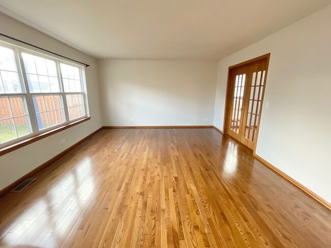 Building Photo - 1814 Van Dyke Ln