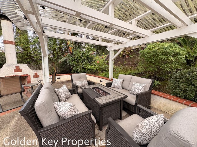 Building Photo - Welcome to this spacious granny flat located in charming Olde Carlsbad!