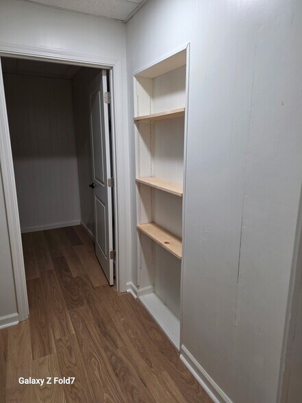 Building Photo - 5209 Warren Ave