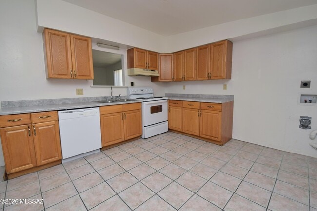 Building Photo - 3156 N Vista Del Forte Dr