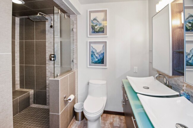 Building Photo - 1810 Avenida Del Mundo