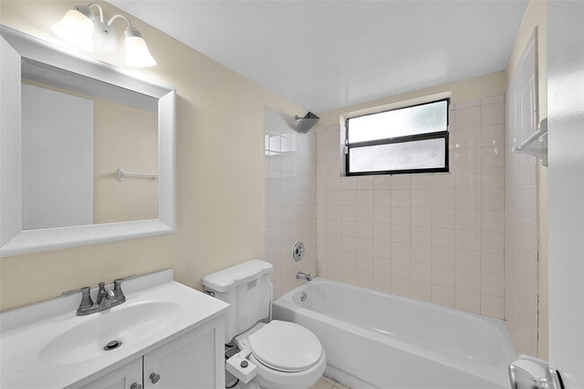 Building Photo - 9866 Nob Hill Ct