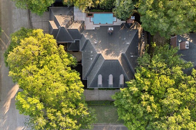 Building Photo - 1310 Kelliwood Oaks Dr