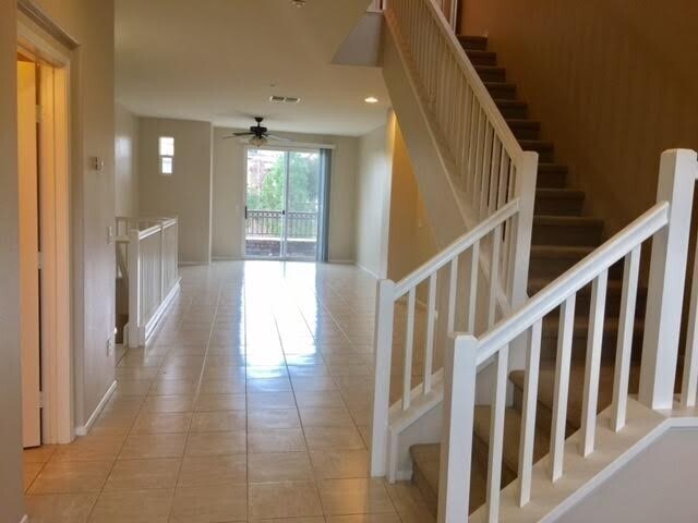 Building Photo - 3 Br SanElijoTownhome 2 car garage Granite...